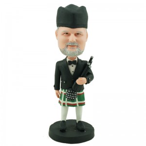customised scottish bagpiper bobblehead
