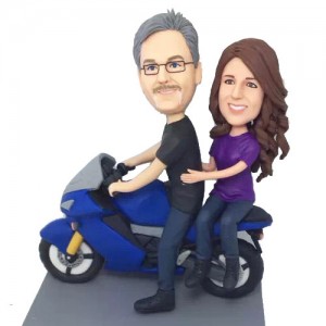couple motorcycling bobbleheads